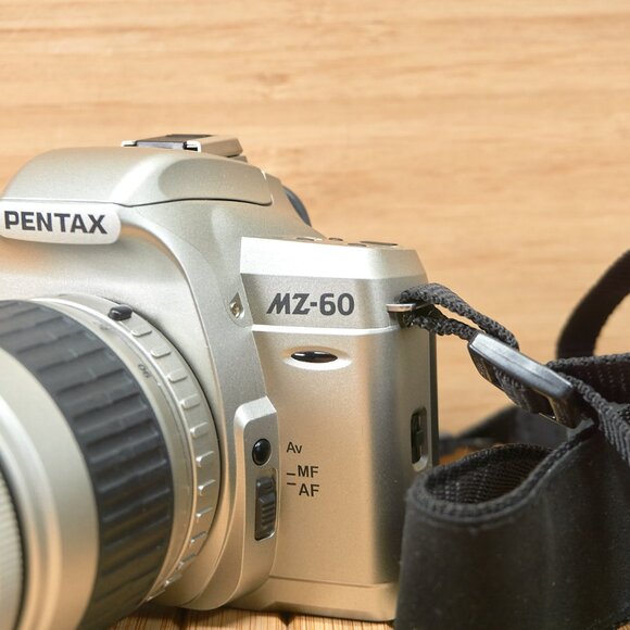 Pentax MZ-60 35mm slr Film Camera, w/ SMS Pentax-FA 28-90mm Lens - Picture 3 of 9